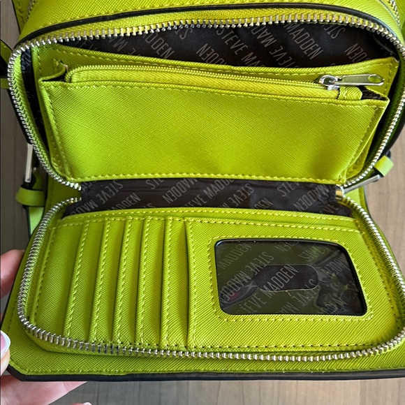 Steve Madden Neon Green Crossbody Bag - Picture 3 of 4